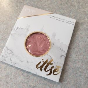 ittsē matte eyeshadow in Boho